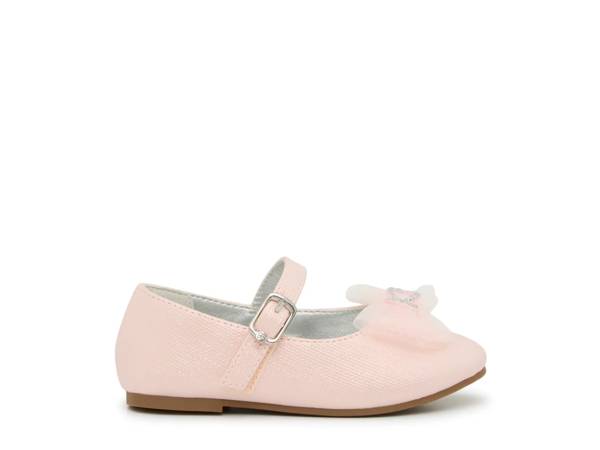 Click to shop girls' flats at DSW Designer Shoe Warehouse.