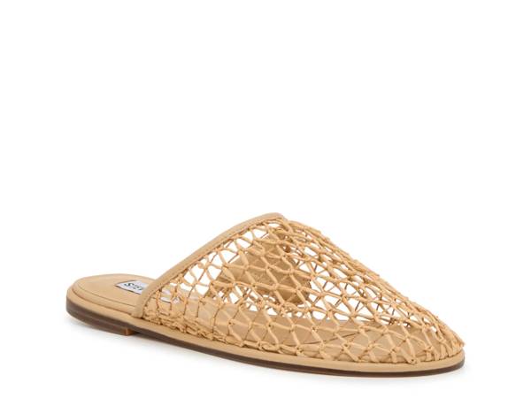 Click to shop women's flats new arrivals at DSW Designer Shoe Warehouse.