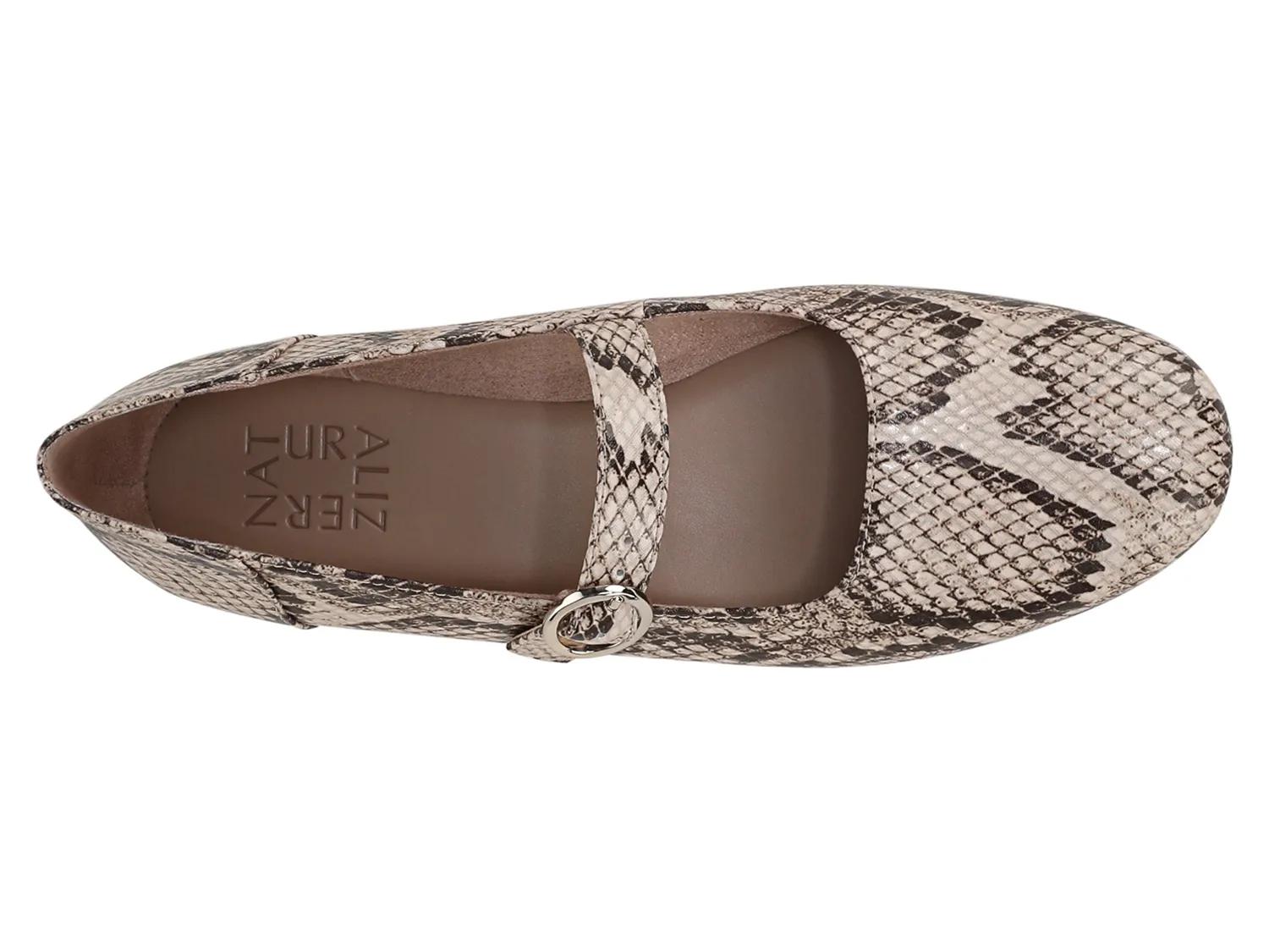 Kelly Mary Jane Flat