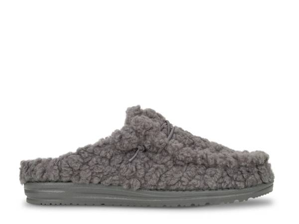 Click to shop men's grey slippers at DSW Designer Shoe Warehouse.