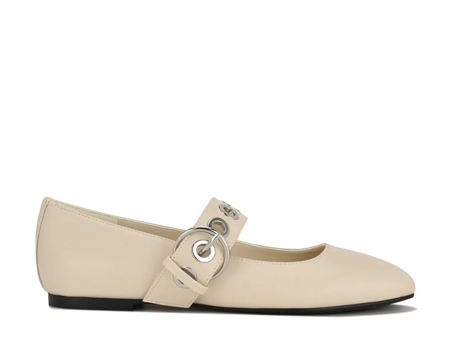 Kebba Mary Jane Flat