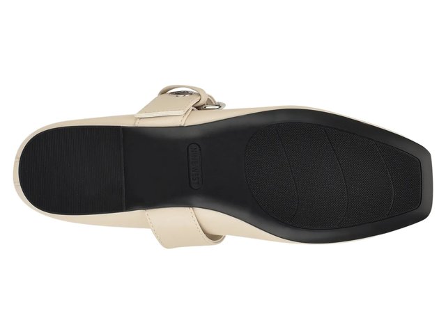 Kebba Mary Jane Flat