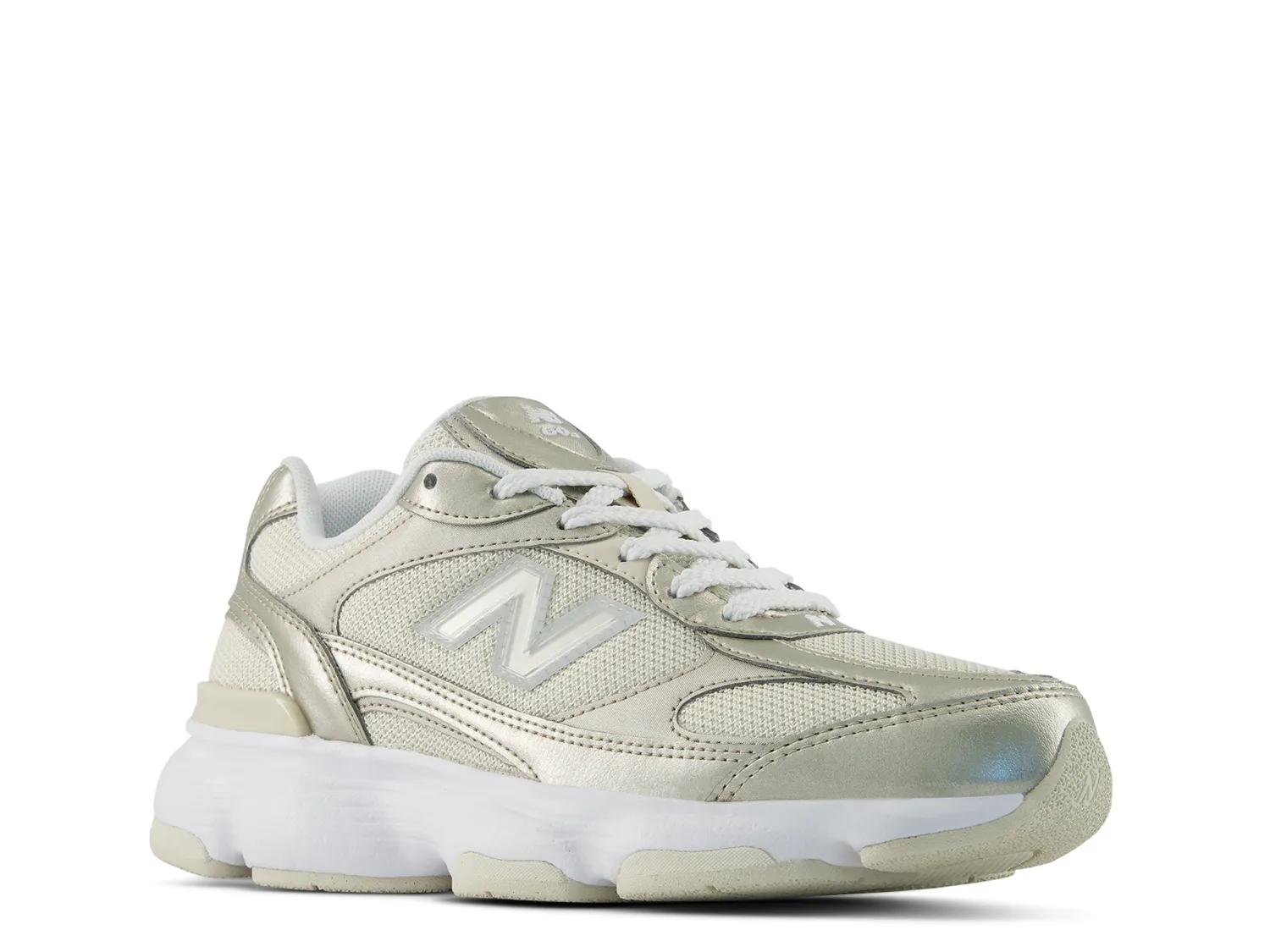 Woman&rsquo;s Athleisure New Balance 603 Sneaker