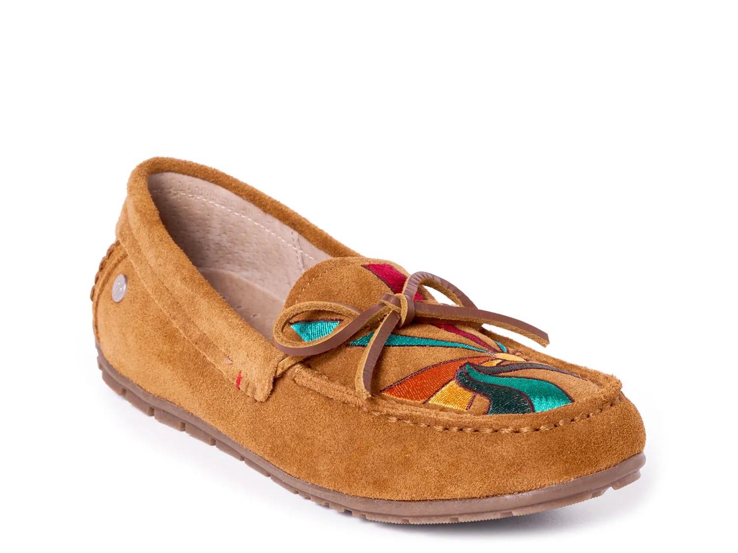 Minnetonka Moc Print Loafer In Tan