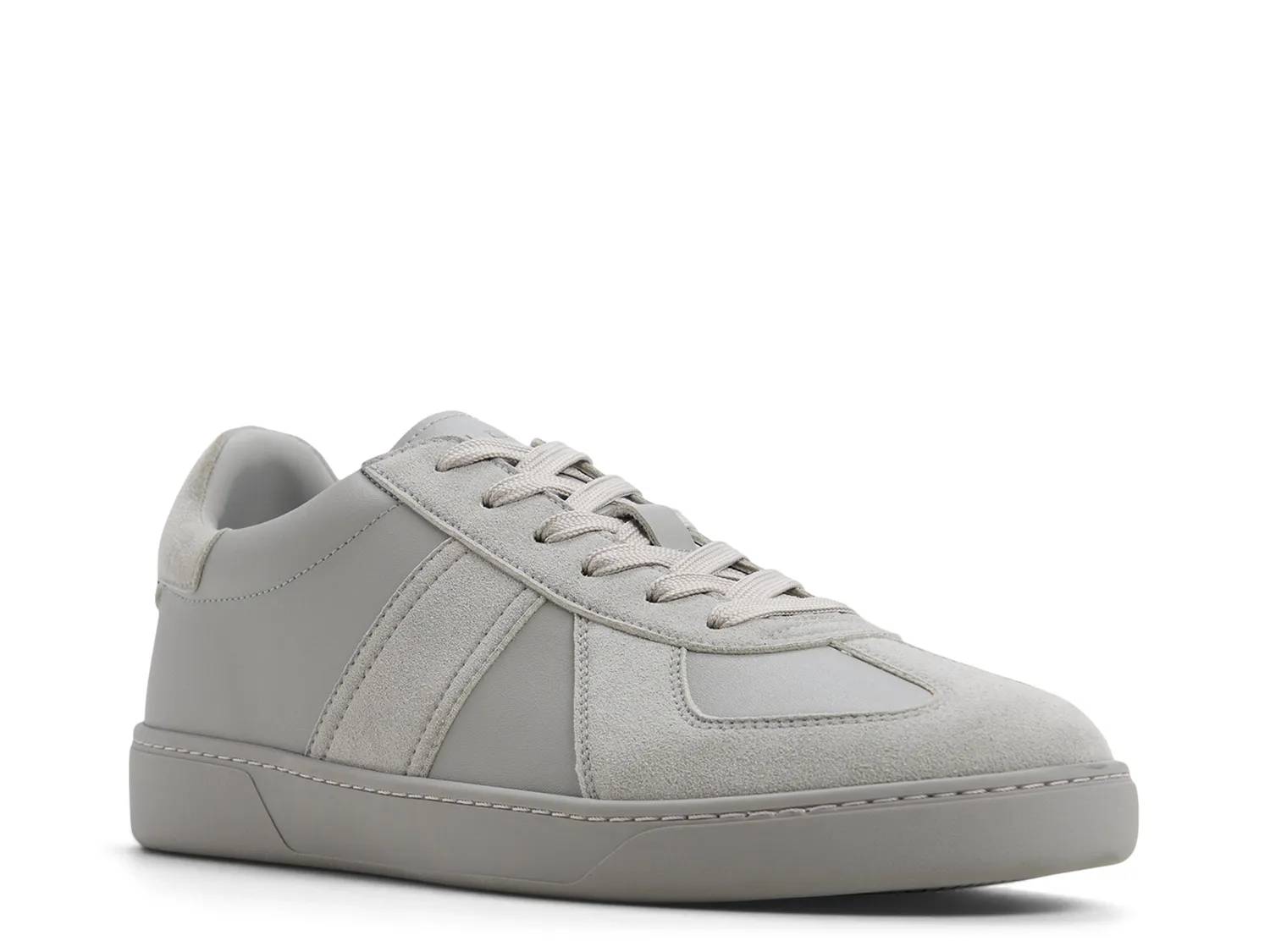 Nikolas Sneaker