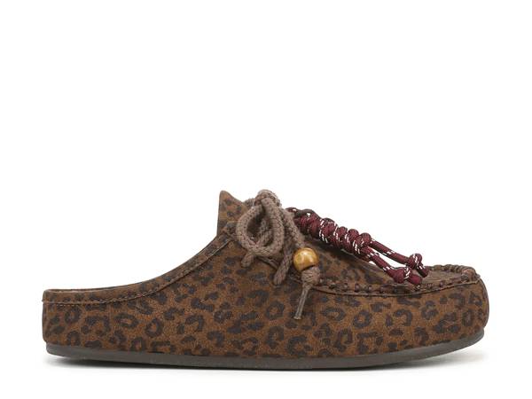 Click to shop women's clogs at DSW Designer Shoe Warehouse.