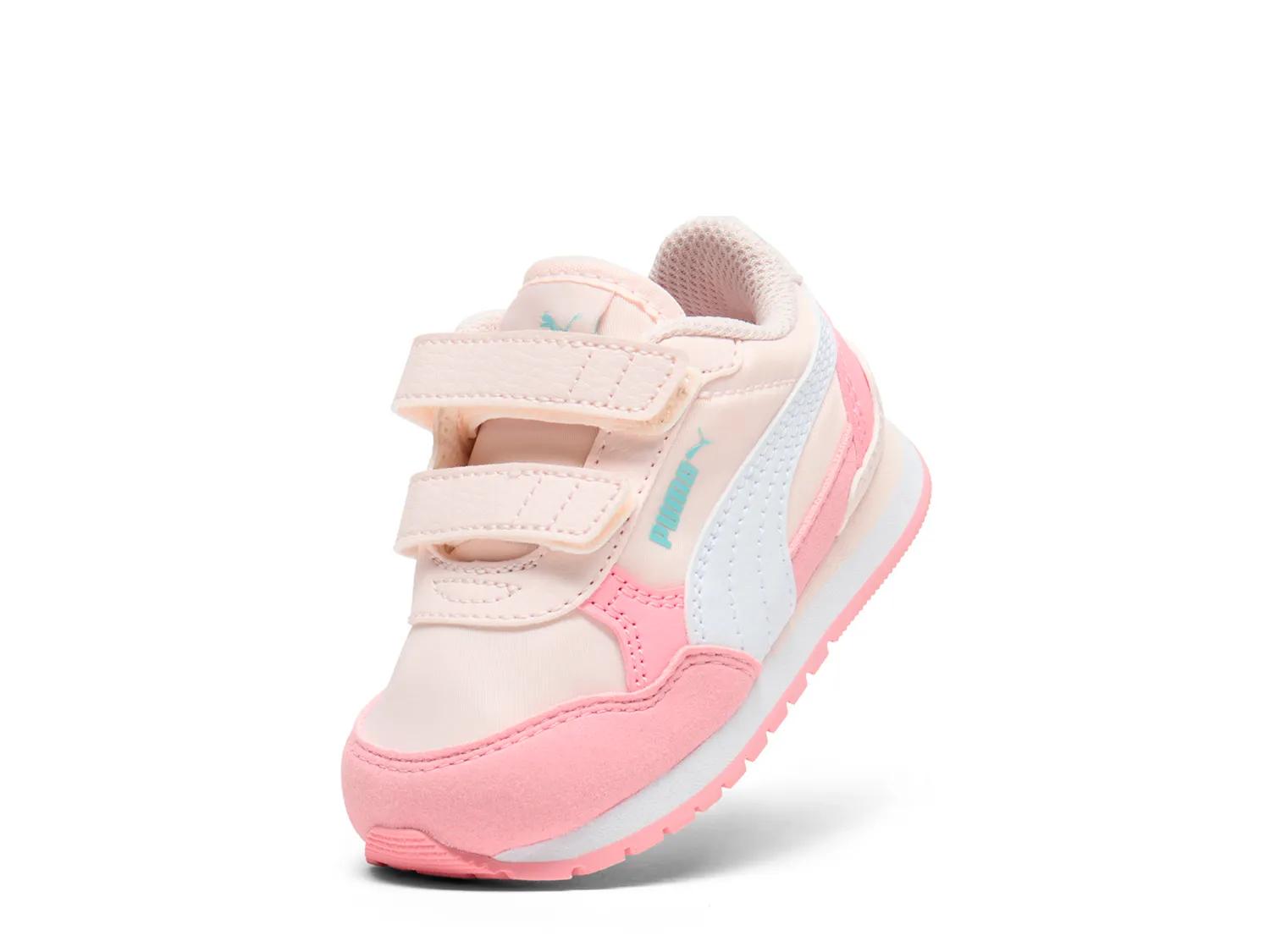 ST Runner v4 Sneaker