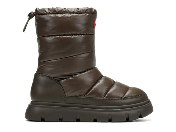 Featuring a winter boot from HUNTER.