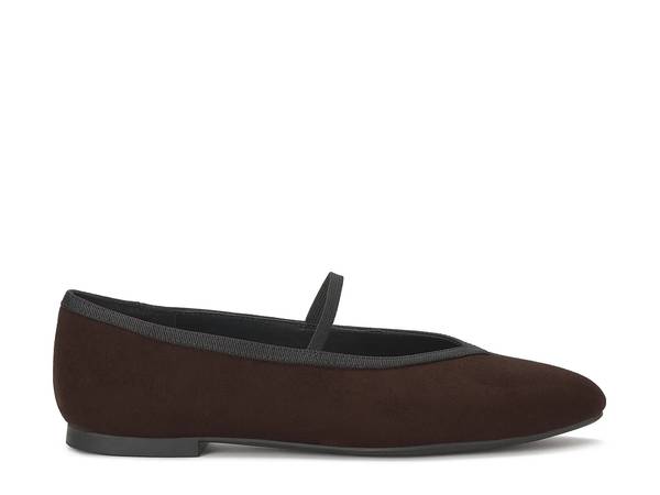 Click to shop women's flats at DSW Designer Shoe Warehouse.