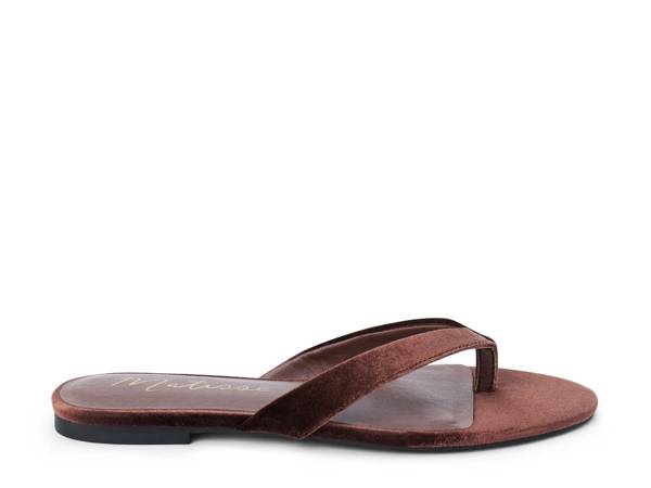 Click to shop women's flat sandals at DSW Designer Shoe Warehouse