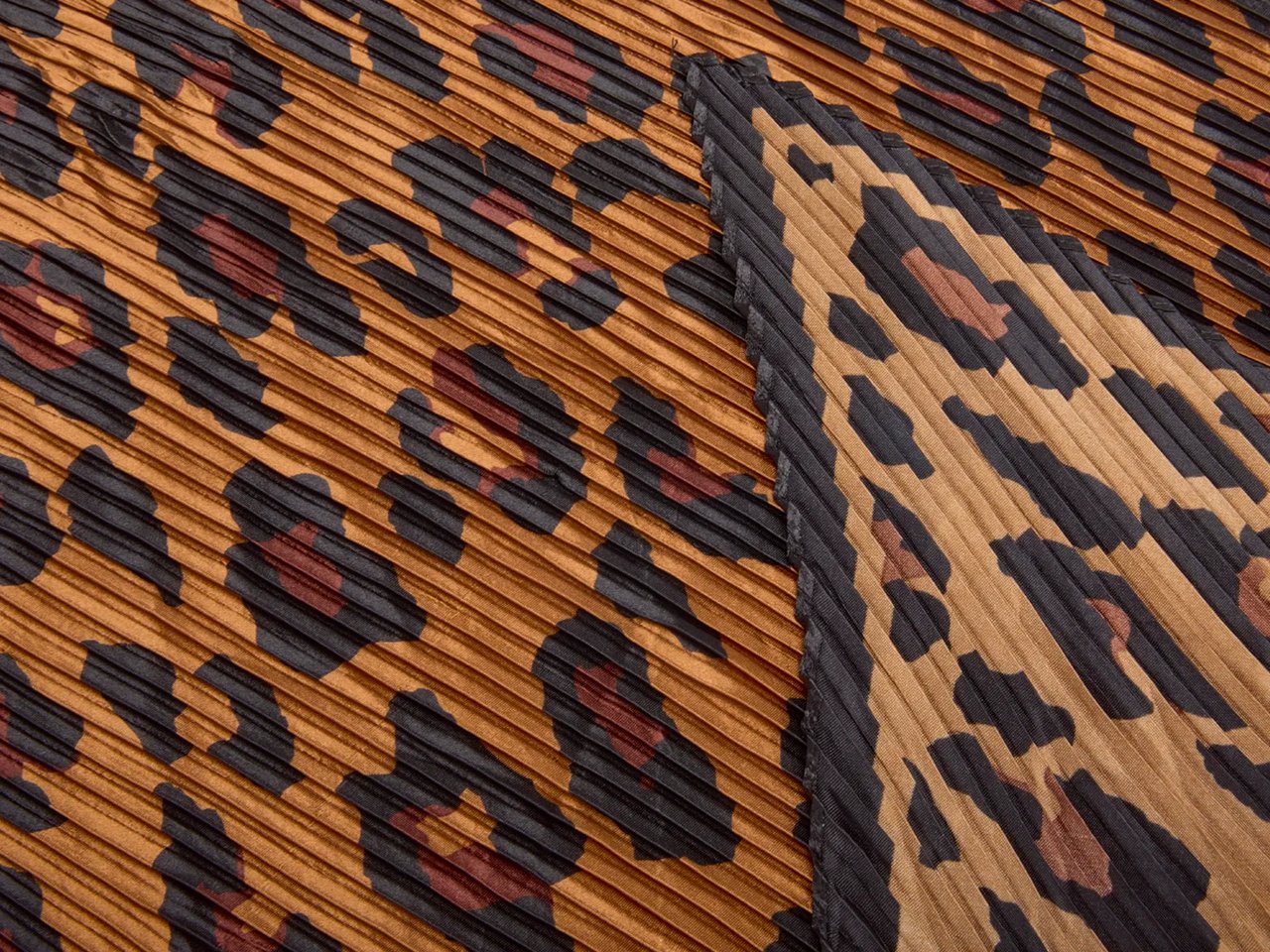 Pleated Leopard Print Scarf