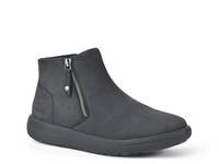 Mayfair High-Top Sneaker Black view