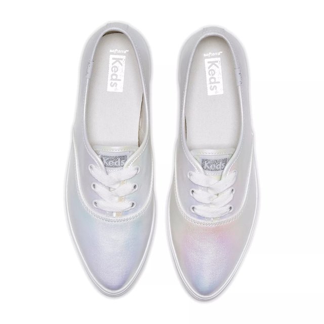 Point Pearlized Lace Up