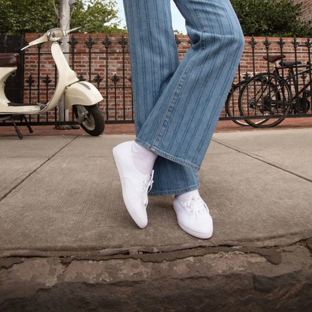 Champion Point Low Canvas Lace Up