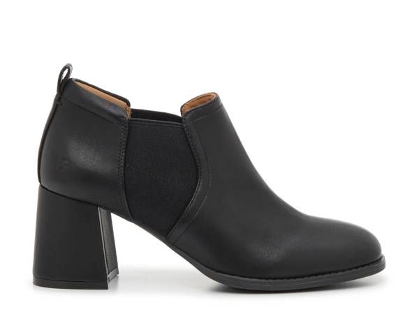 Featuring the Women's Bambinda Sandal.  Click to shop boots at Hush Puppies.