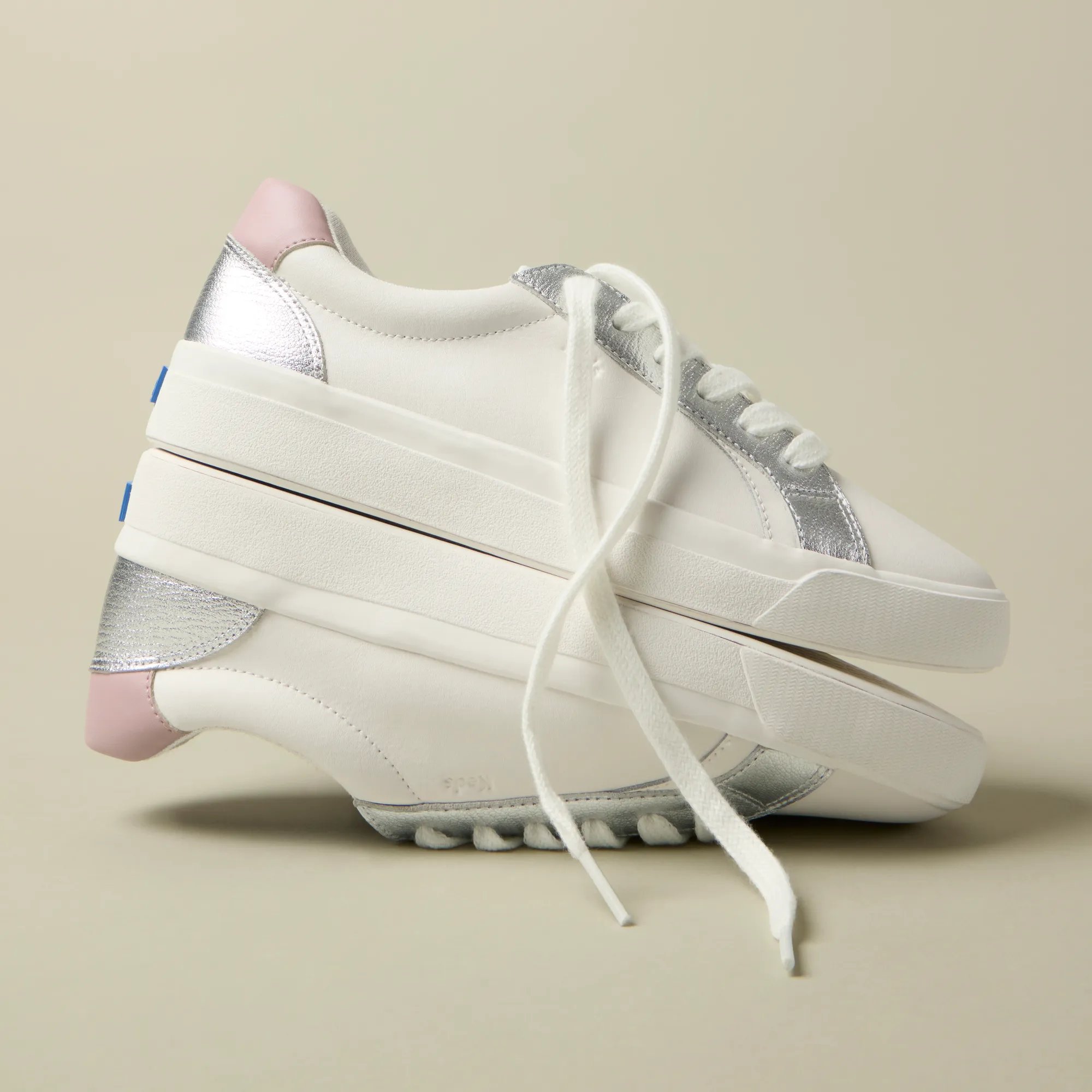 Pursuit Leather Metallic Pop Lace Up