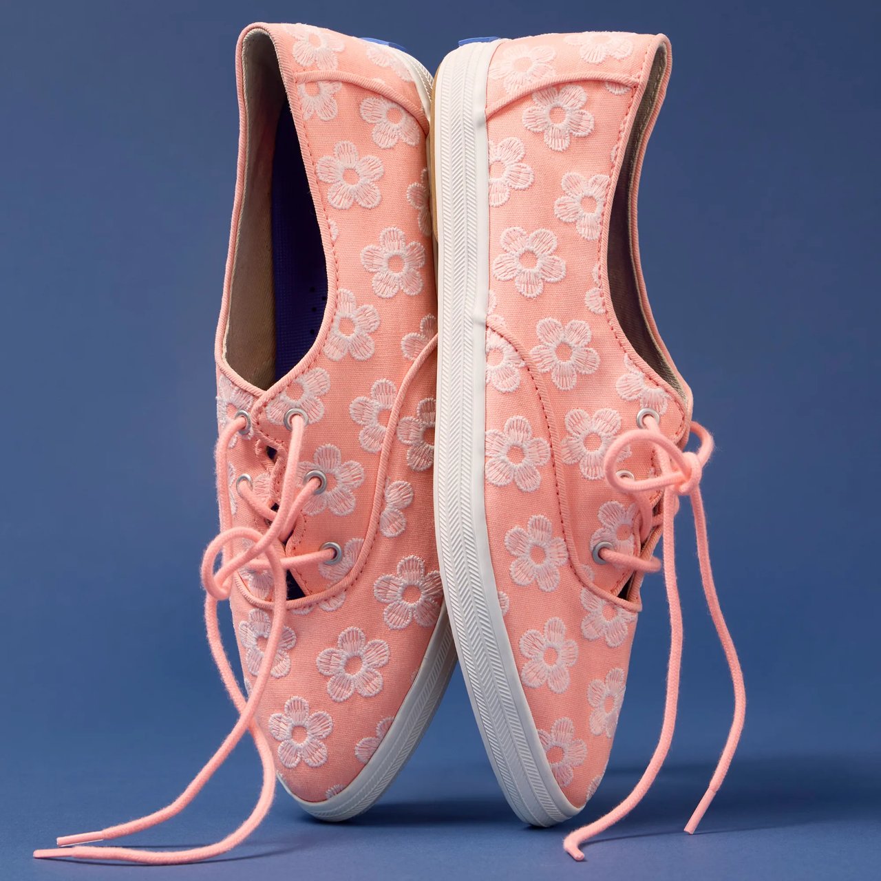 Champion Point Low Wave Canvas Floral Embroidery Lace-Up