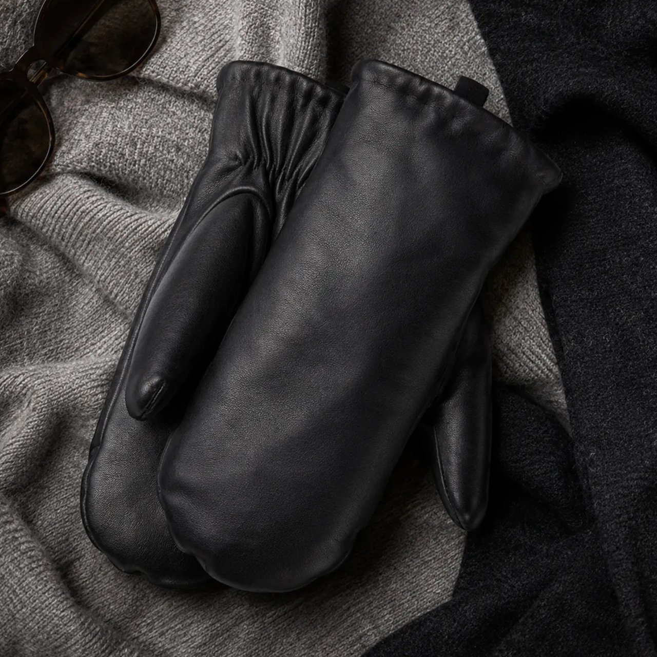WOMENS' MITTEN WITH FAUX FUR LINING BLACK LEA
