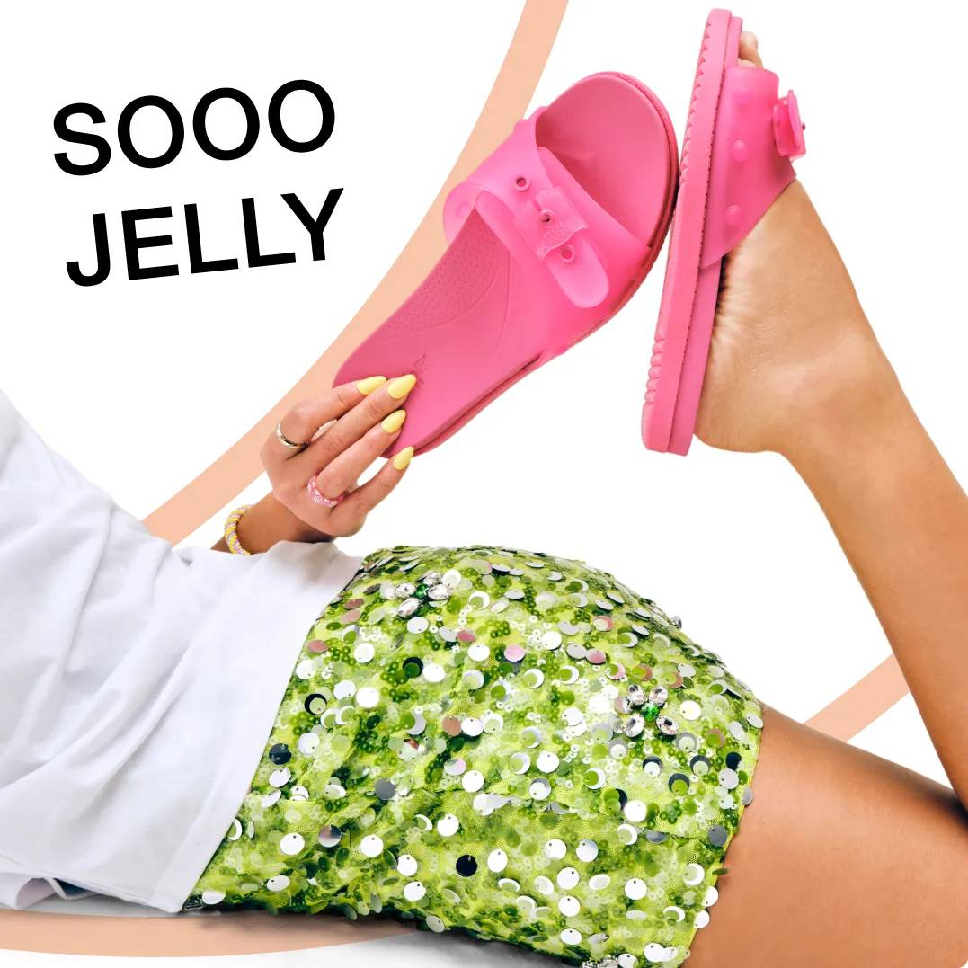 shop jelly sandals for summer || pink jelly sandals
