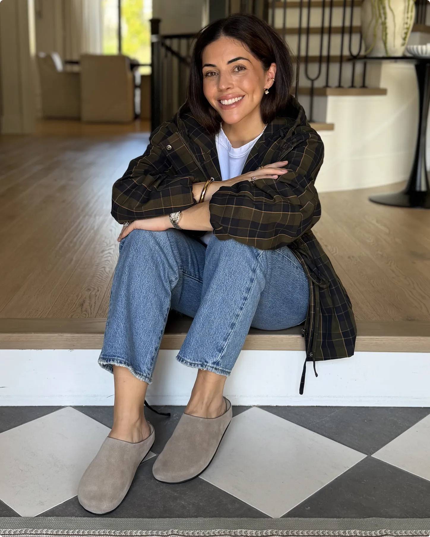 Influencer Vanessa Giuliani sitting in her house