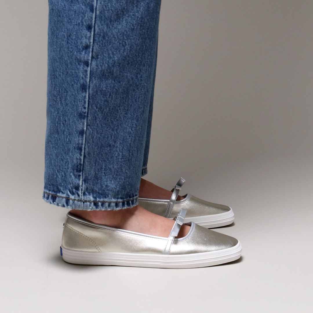 Square Toe Mary Jane Leather Mini Bow