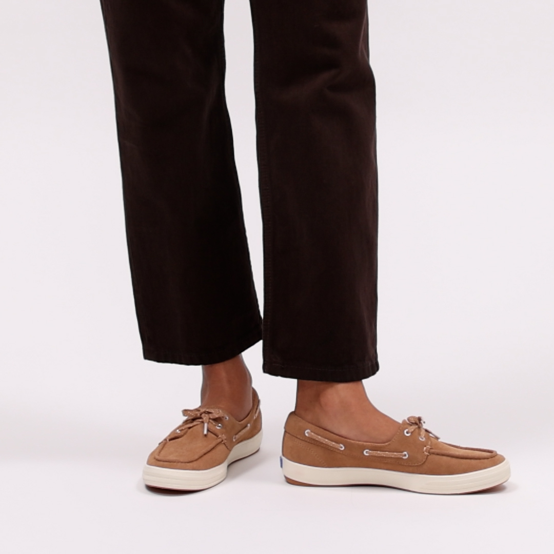 Center III Boat Suede